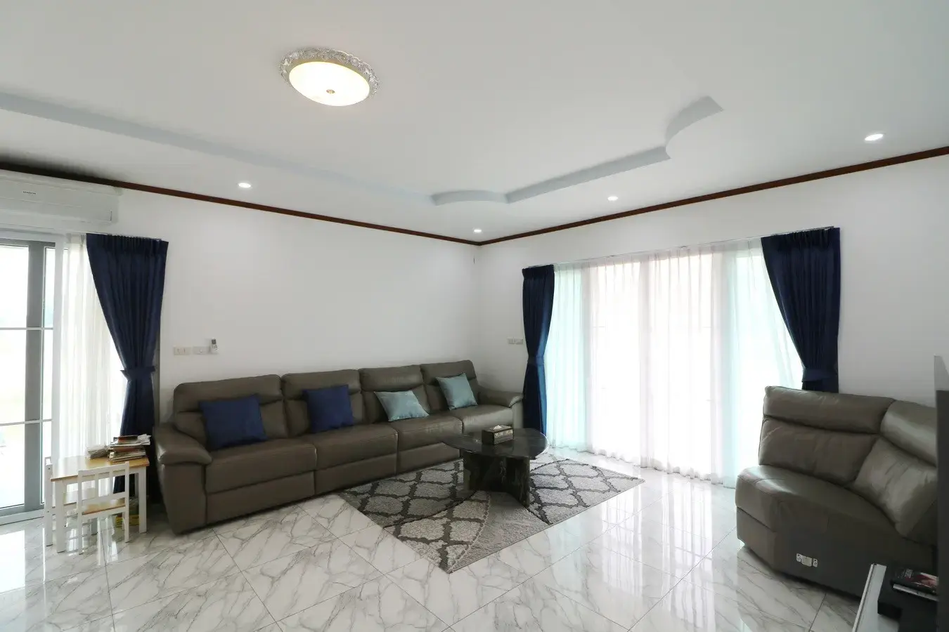 สำหรับขาย: บ้าน 2 ชั้น 3 ห้องนอน 3 ห้องน้ำ พร้อมที่ดิน 16+ ไร่ ในอำเภอหนองหาน