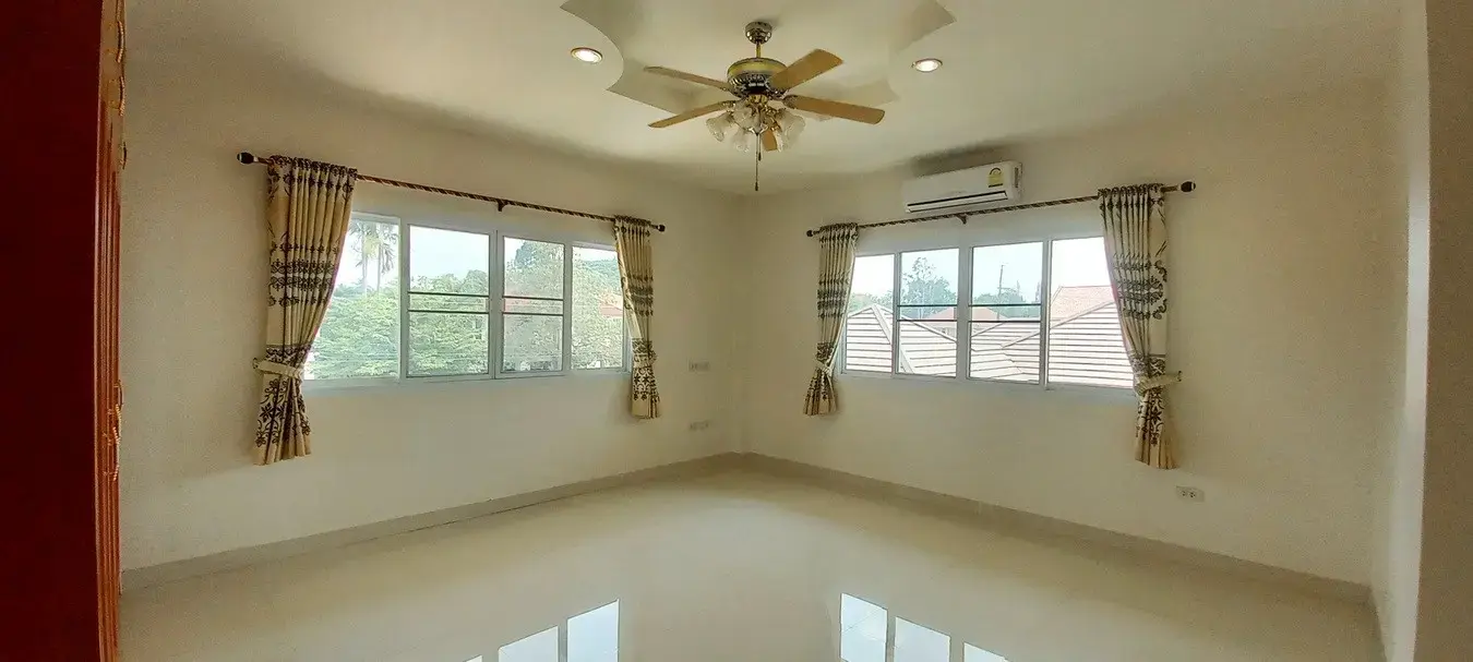 ขายบ้าน2ชั้น 3ห้องนอน 3ห้องน้ำ ที่ดินขนาดใหญ่ อุดรธานี ประเทศไทย