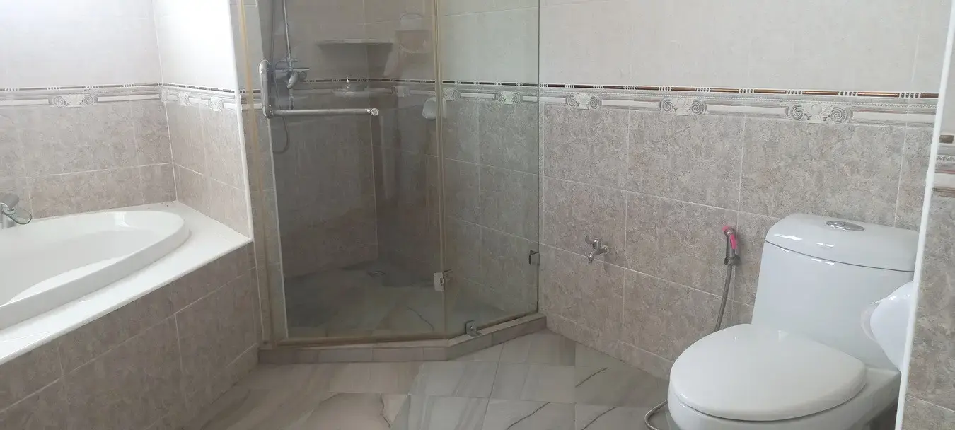 ขายบ้าน2ชั้น 3ห้องนอน 3ห้องน้ำ ที่ดินขนาดใหญ่ อุดรธานี ประเทศไทย