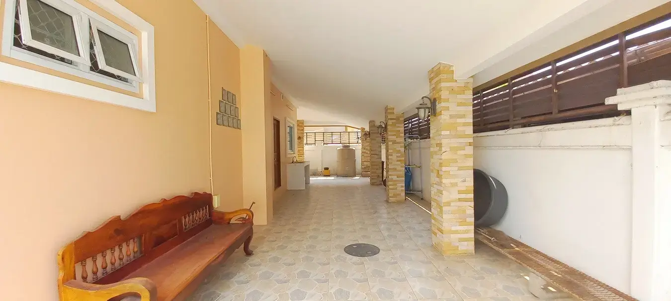 ขายบ้าน2ชั้น 3ห้องนอน 3ห้องน้ำ ที่ดินขนาดใหญ่ อุดรธานี ประเทศไทย