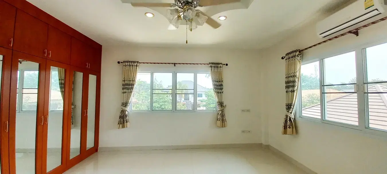 ขายบ้าน2ชั้น 3ห้องนอน 3ห้องน้ำ ที่ดินขนาดใหญ่ อุดรธานี ประเทศไทย