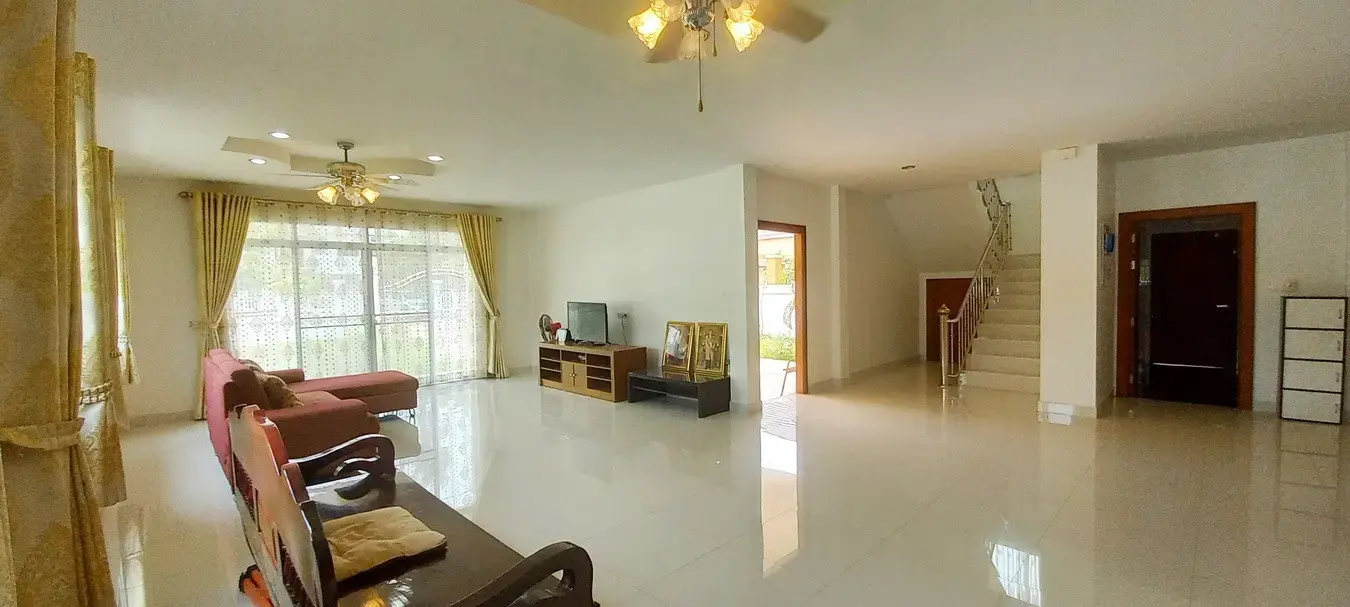 ขายบ้าน2ชั้น 3ห้องนอน 3ห้องน้ำ ที่ดินขนาดใหญ่ อุดรธานี ประเทศไทย