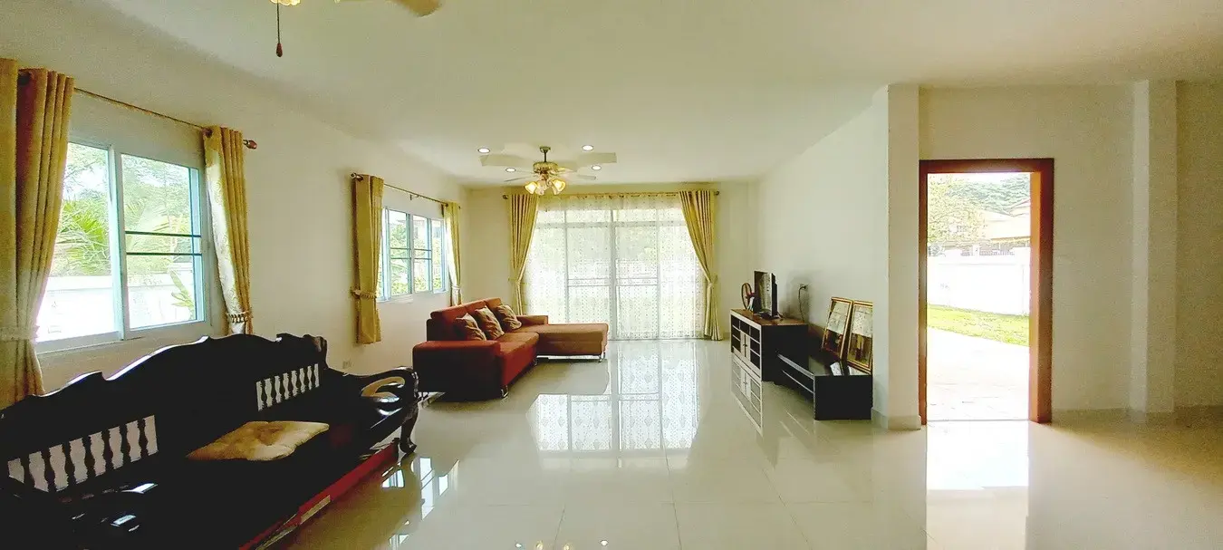 ขายบ้าน2ชั้น 3ห้องนอน 3ห้องน้ำ ที่ดินขนาดใหญ่ อุดรธานี ประเทศไทย