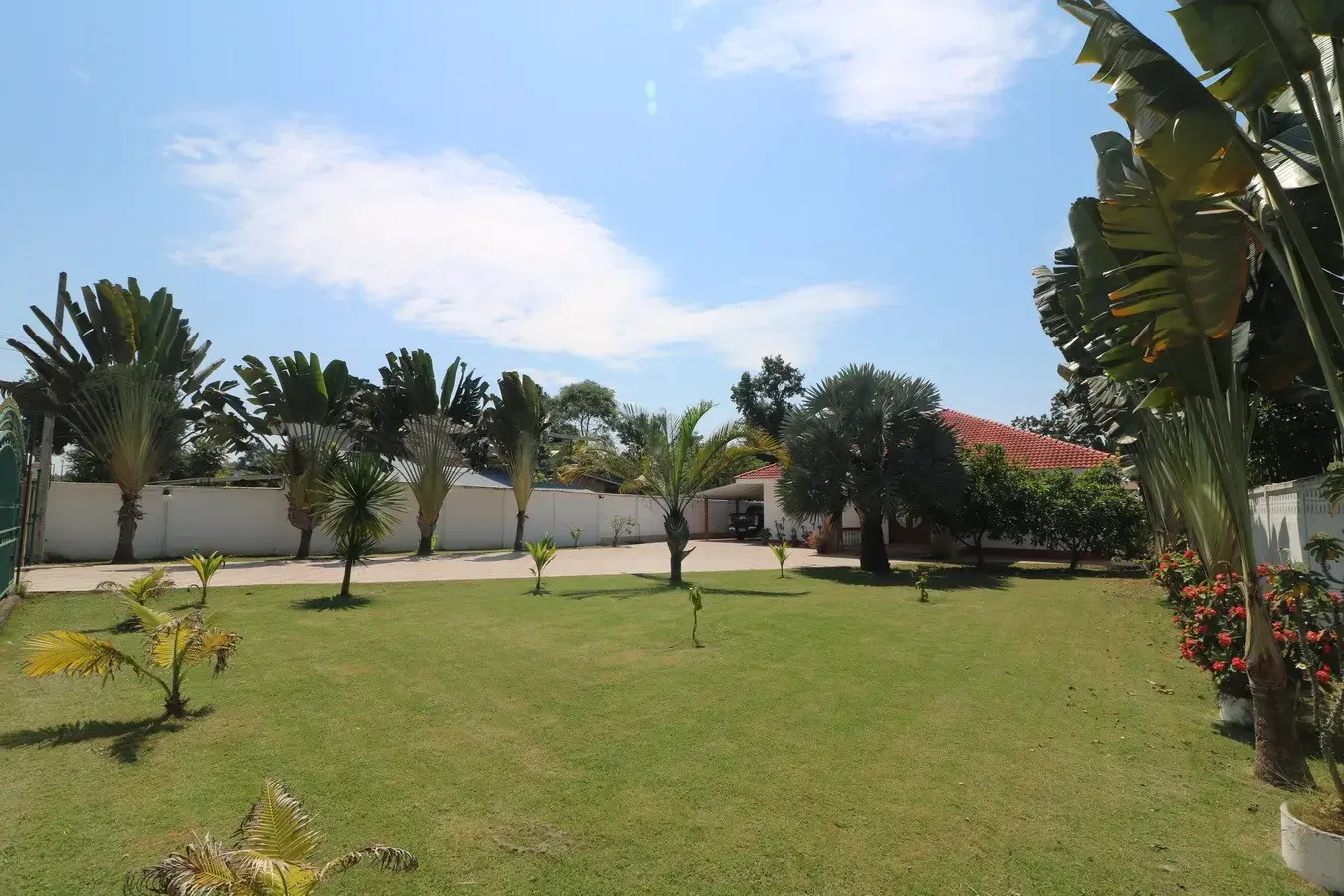 ขายบ้าน 4ห้องนอน 5ห้องน้ำ โดดเด่นพร้อมสิ่งอำนวยความสะดวกครบ