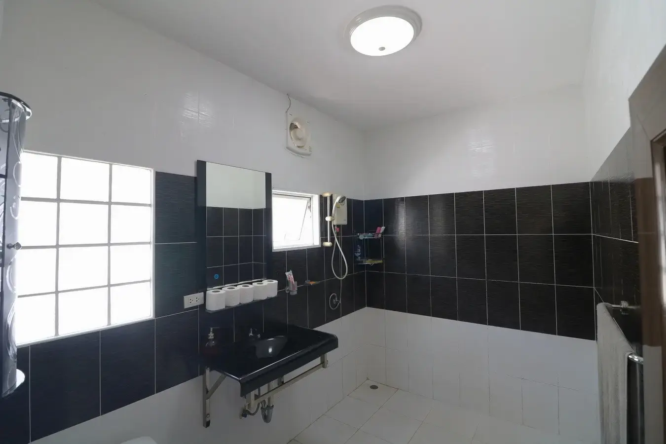 ขายบ้าน 4ห้องนอน 5ห้องน้ำ โดดเด่นพร้อมสิ่งอำนวยความสะดวกครบ