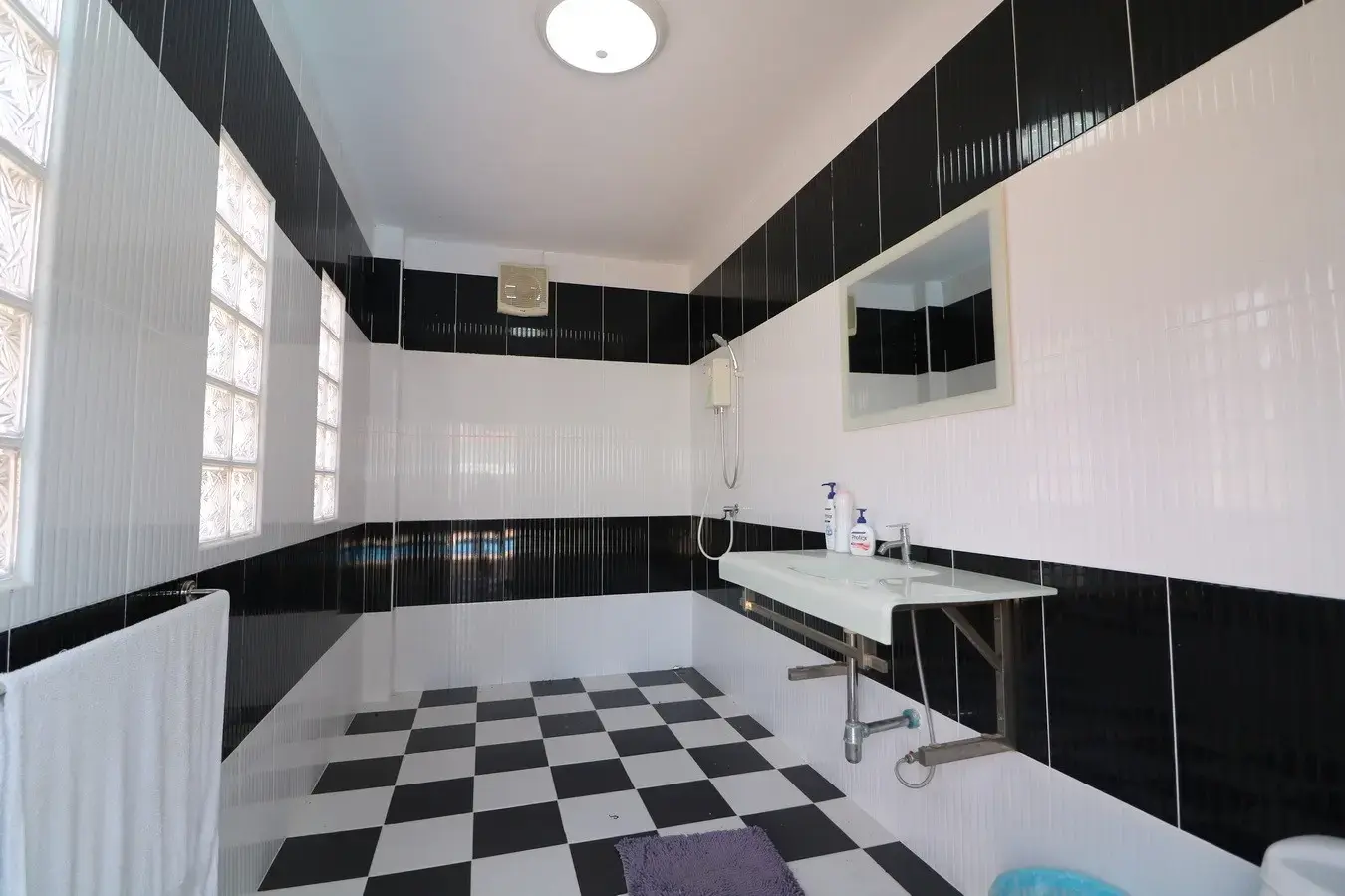 ขายบ้าน 4ห้องนอน 5ห้องน้ำ โดดเด่นพร้อมสิ่งอำนวยความสะดวกครบ