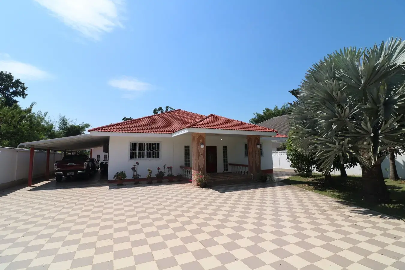 ขายบ้าน 4ห้องนอน 5ห้องน้ำ โดดเด่นพร้อมสิ่งอำนวยความสะดวกครบ