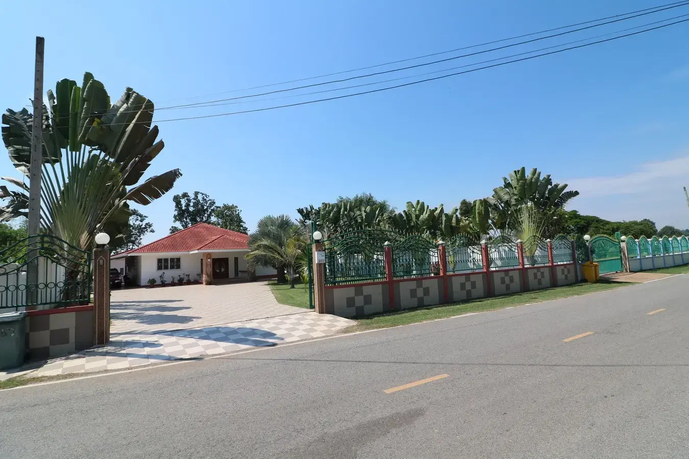 ขายบ้าน 4ห้องนอน 5ห้องน้ำ โดดเด่นพร้อมสิ่งอำนวยความสะดวกครบ