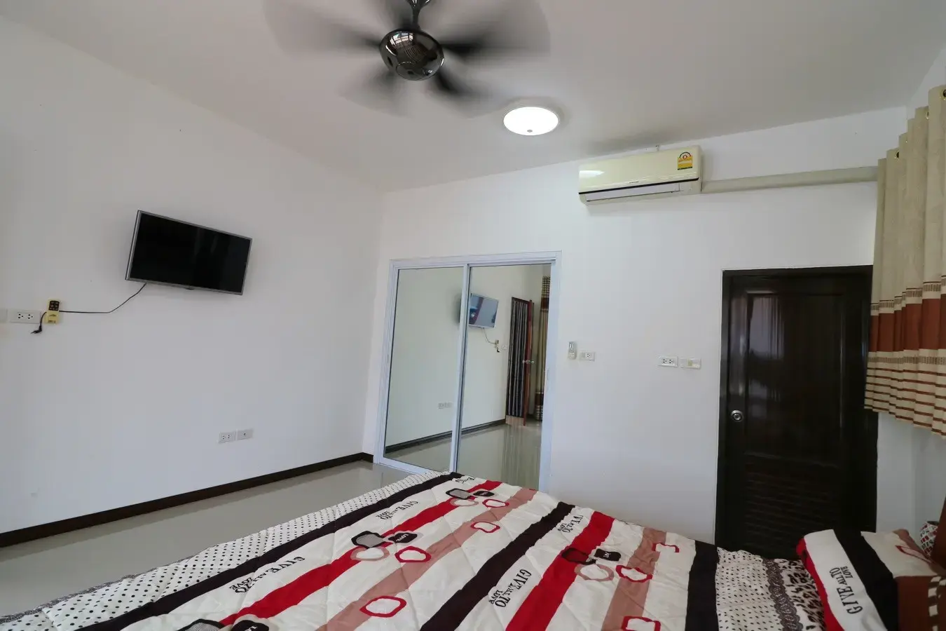 ขายบ้าน 4ห้องนอน 5ห้องน้ำ โดดเด่นพร้อมสิ่งอำนวยความสะดวกครบ