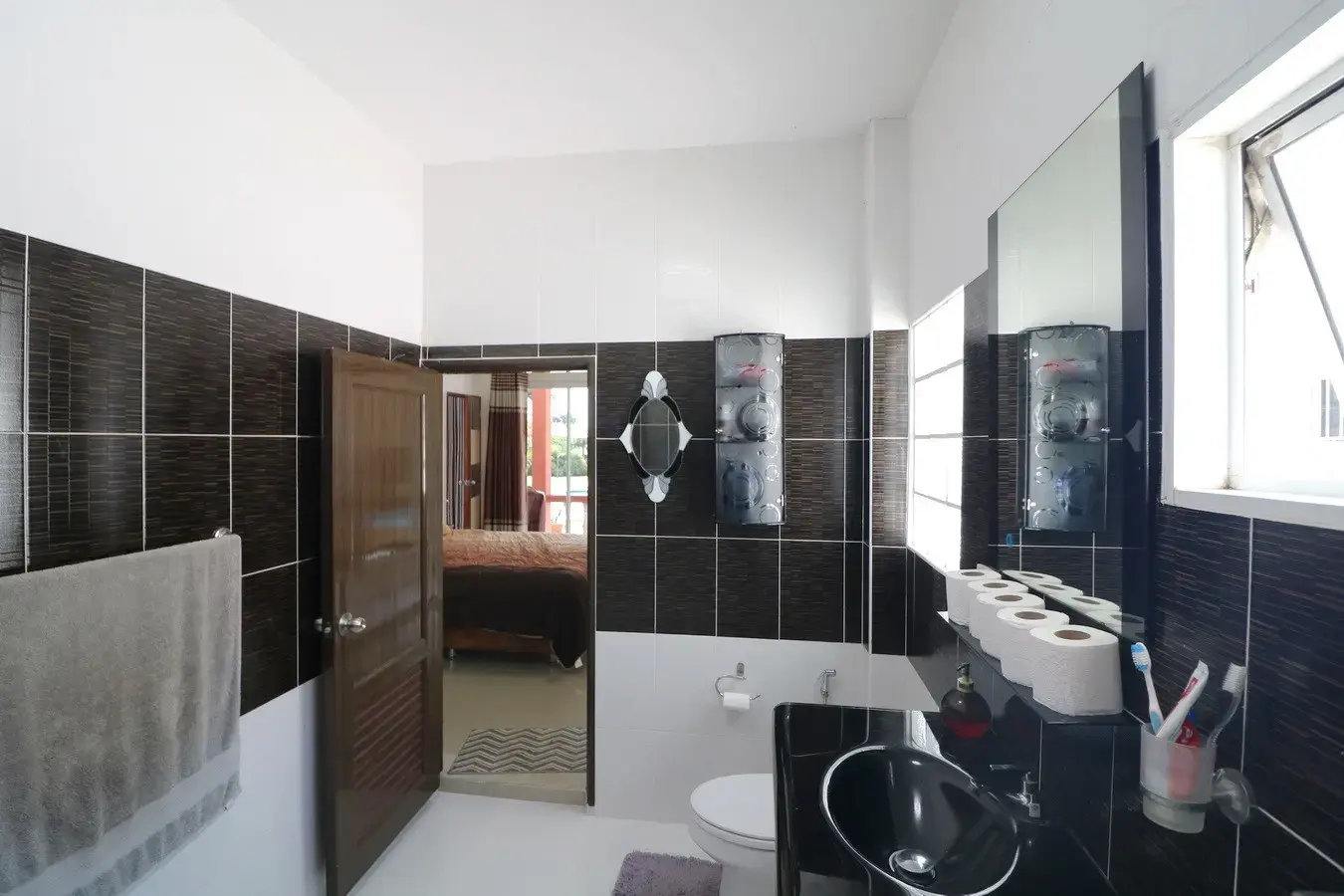 ขายบ้าน 4ห้องนอน 5ห้องน้ำ โดดเด่นพร้อมสิ่งอำนวยความสะดวกครบ