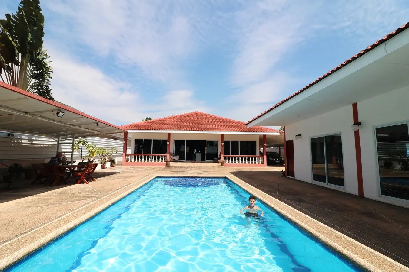 ขายบ้าน 4ห้องนอน 5ห้องน้ำ โดดเด่นพร้อมสิ่งอำนวยความสะดวกครบ