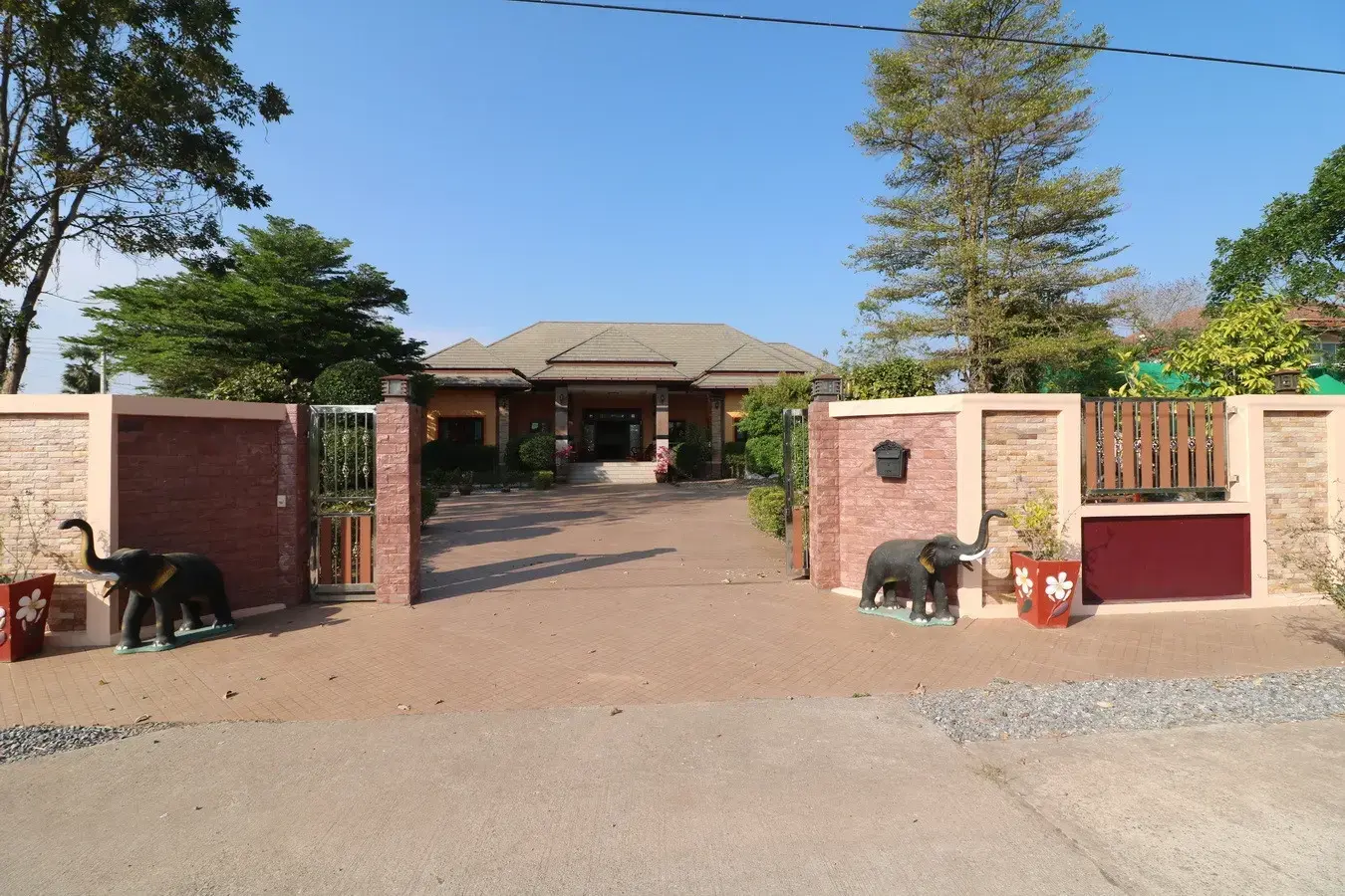 ขายบ้านสุดอลังการ 4ห้องนอน 3ห้องน้ำ บนพื้นที่ 1ไร่ 2งาน 31.8ตารางวา อุดรธานี