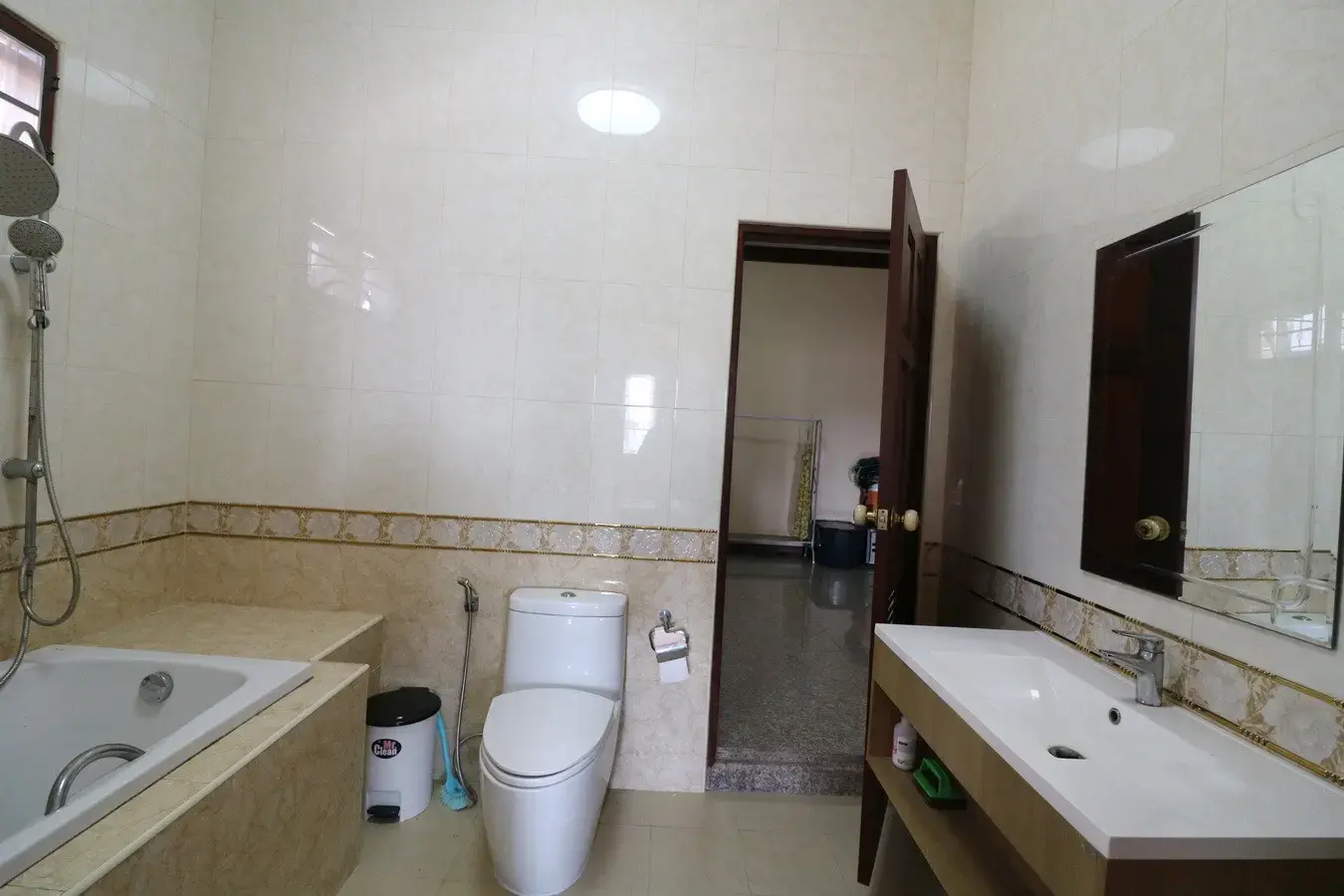 ขายบ้านสุดอลังการ 4ห้องนอน 3ห้องน้ำ บนพื้นที่ 1ไร่ 2งาน 31.8ตารางวา อุดรธานี