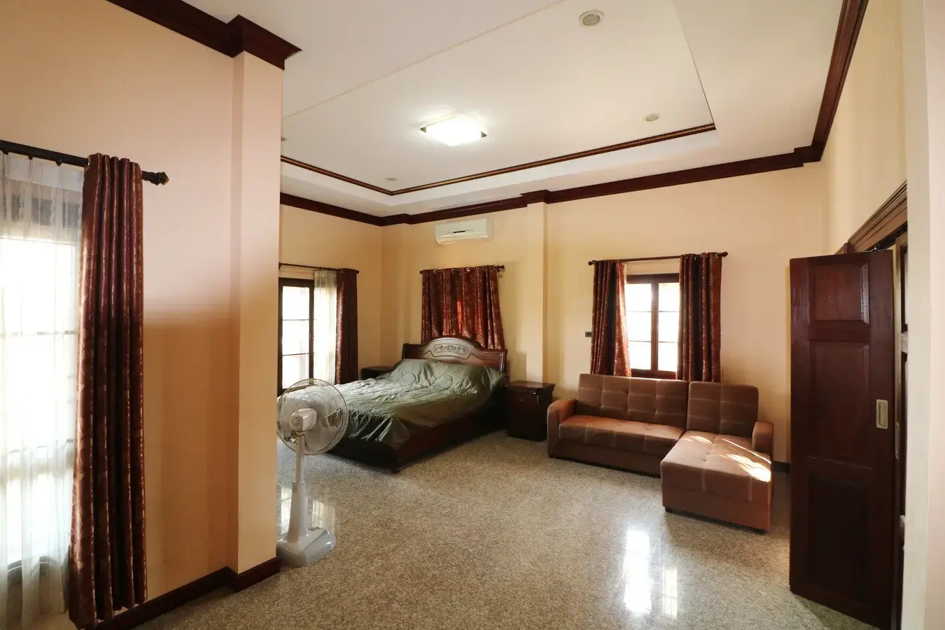 ขายบ้านสุดอลังการ 4ห้องนอน 3ห้องน้ำ บนพื้นที่ 1ไร่ 2งาน 31.8ตารางวา อุดรธานี