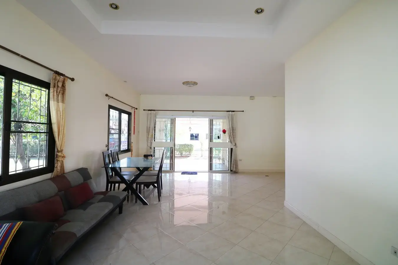 ขายบ้านเดี่ยว 3ห้องนอน 2ห้องน้ำ บนพื้นที่ 150ตารางวา บ้านแสนสราญ อุดรธานี