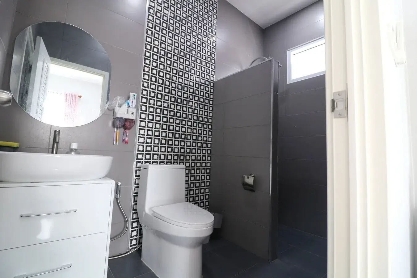 อสังหาริมทรัพย์สำหรับขาย: ขายบ้านเดี่ยว 3ห้องนอน 3ห้องน้ำ ราคาจับต้อง