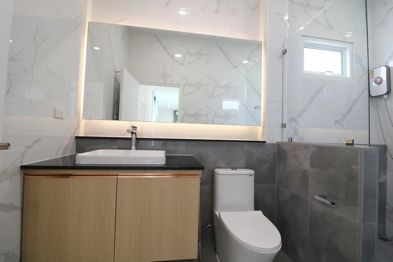 ขายบ้านหรูระดับพรีเมี่ยม 3 ห้องนอน 2.5 ห้องน้ำ พร้อมสระว่ายน้ำระบบเกลือ