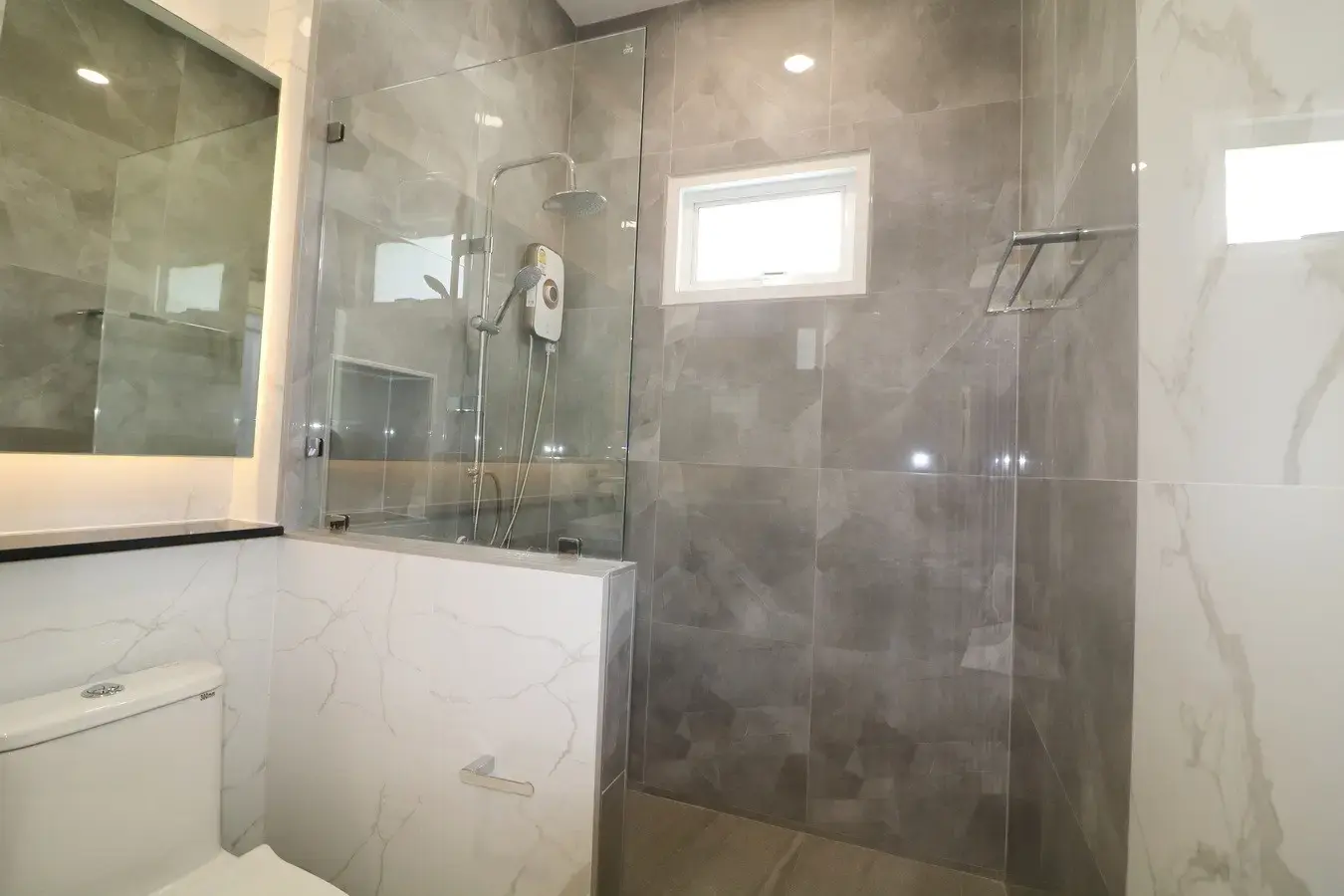 ขายบ้านหรูระดับพรีเมี่ยม 3 ห้องนอน 2.5 ห้องน้ำ พร้อมสระว่ายน้ำระบบเกลือ