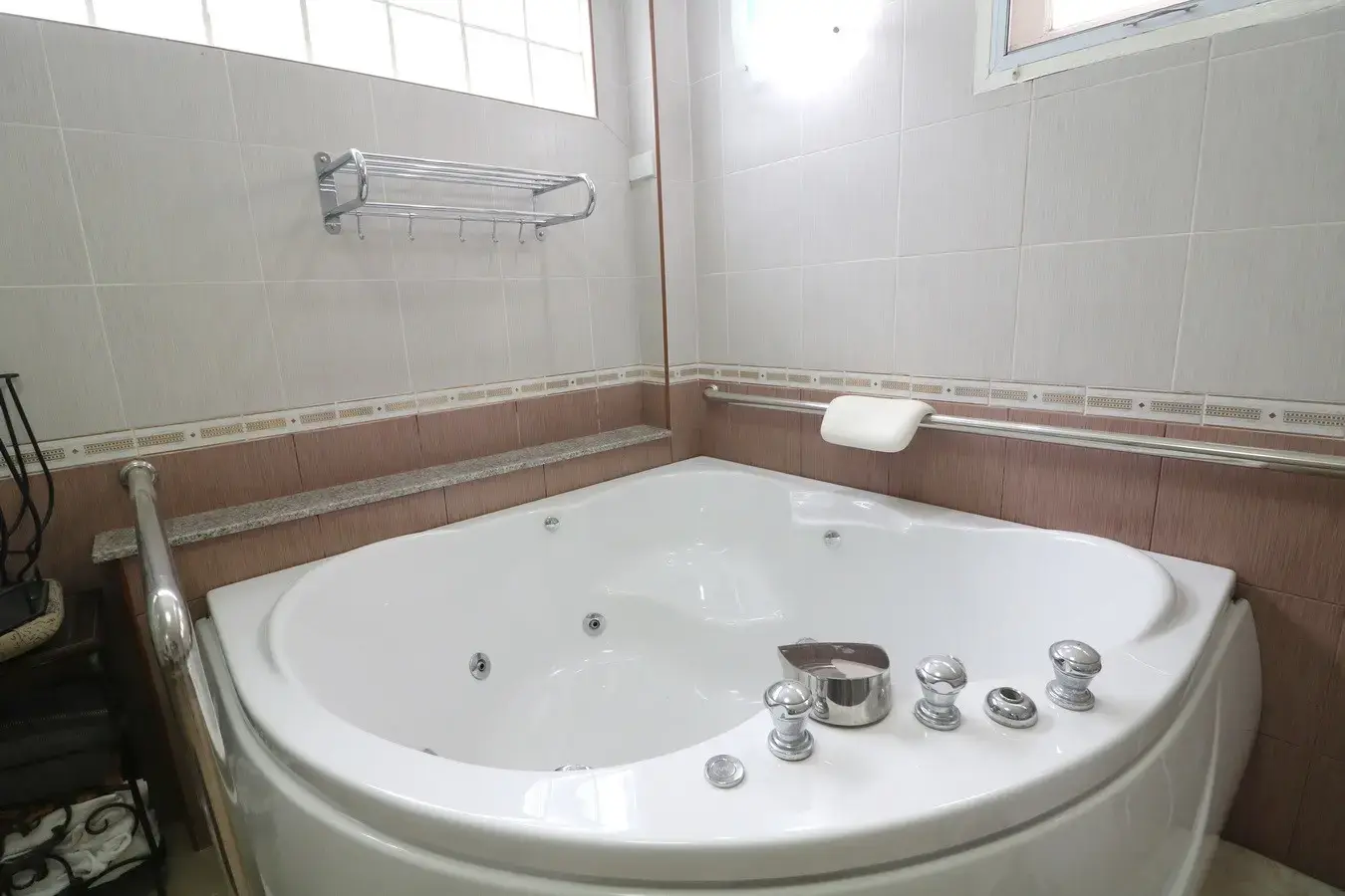 For Sale: 4BR, 5BTH Home &amp; Land – 6 Rai (9,276 Sq. Mt.) – Wanon Niwat, Sakon Nakhon, Thailand