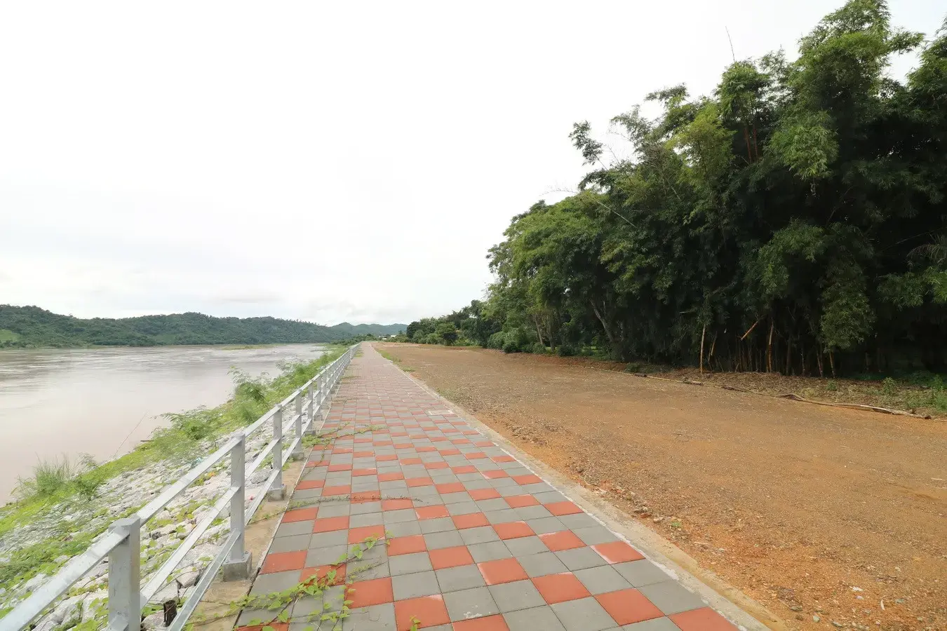 Bu Hom Riverside Resort with 11 Bungalows For Sale with 460 Mt. Mekong River Front, Chiang Khan Loei, Thailand