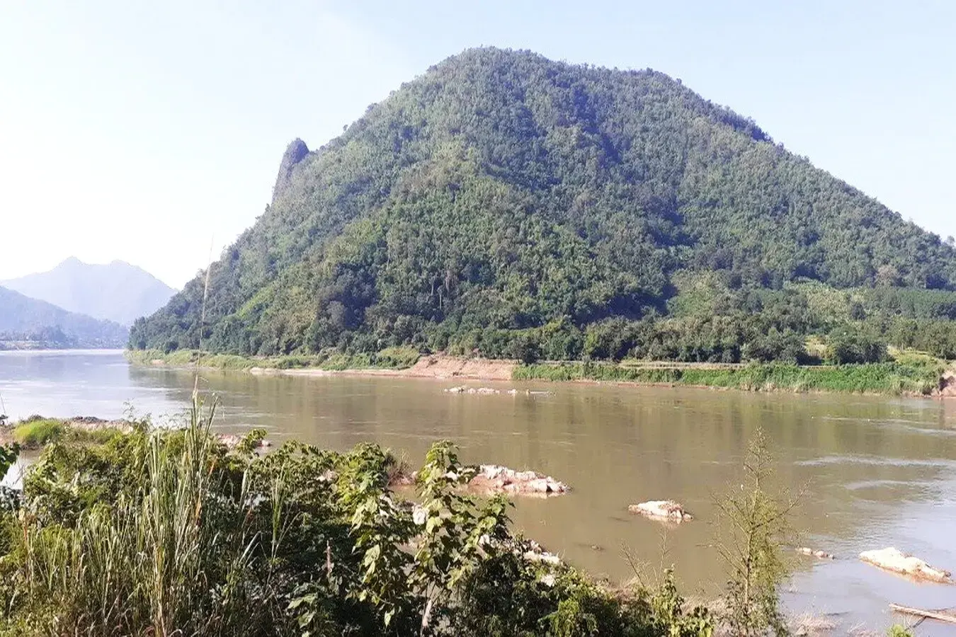 Bu Hom Riverside Resort with 11 Bungalows For Sale with 460 Mt. Mekong River Front, Chiang Khan Loei, Thailand