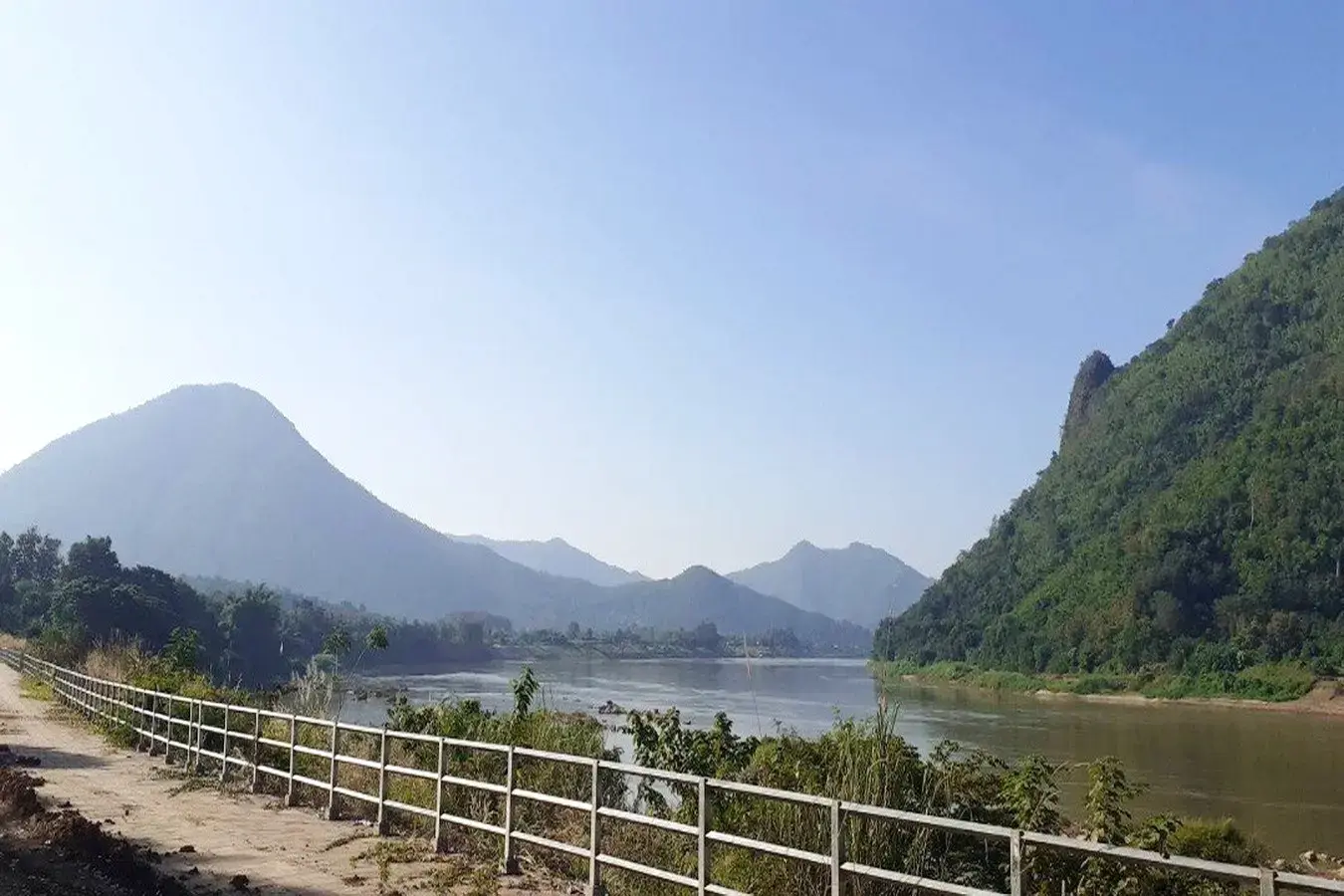 Bu Hom Riverside Resort with 11 Bungalows For Sale with 460 Mt. Mekong River Front, Chiang Khan Loei, Thailand