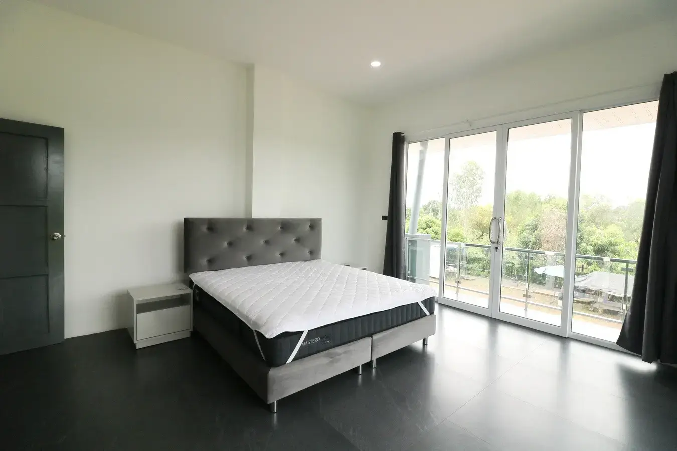 A Majestic 2.5 Storey Home For Sale Set Upon 1 Rai, 1600 Sq. MT. In Mu Mon, Udon Thani, Thailand.