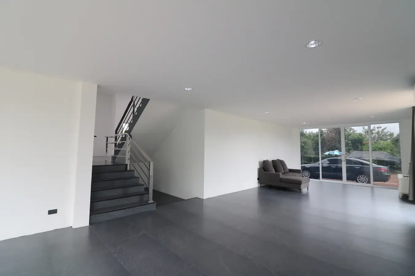 A Majestic 2.5 Storey Home For Sale Set Upon 1 Rai, 1600 Sq. MT. In Mu Mon, Udon Thani, Thailand.