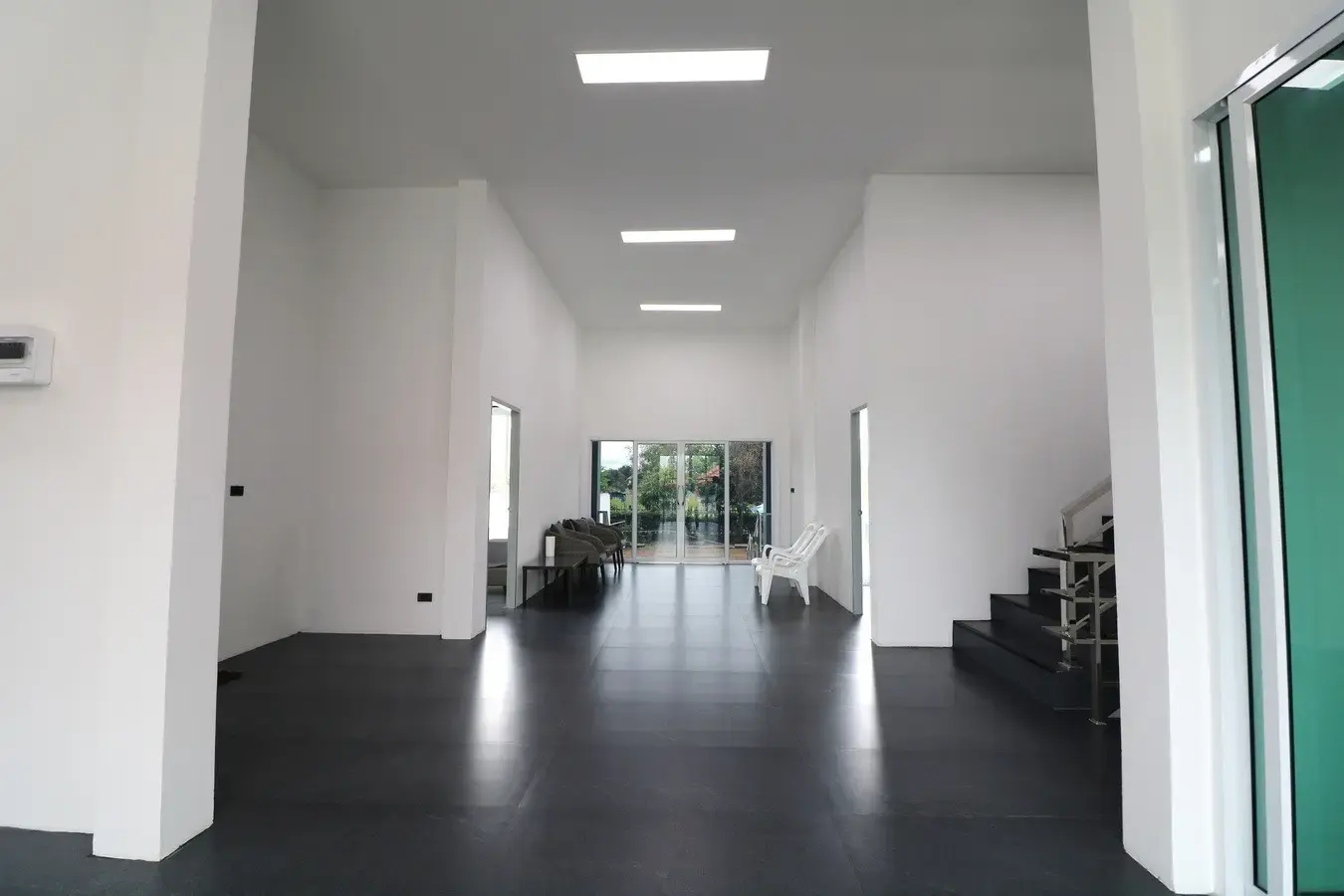 A Majestic 2.5 Storey Home For Sale Set Upon 1 Rai, 1600 Sq. MT. In Mu Mon, Udon Thani, Thailand.