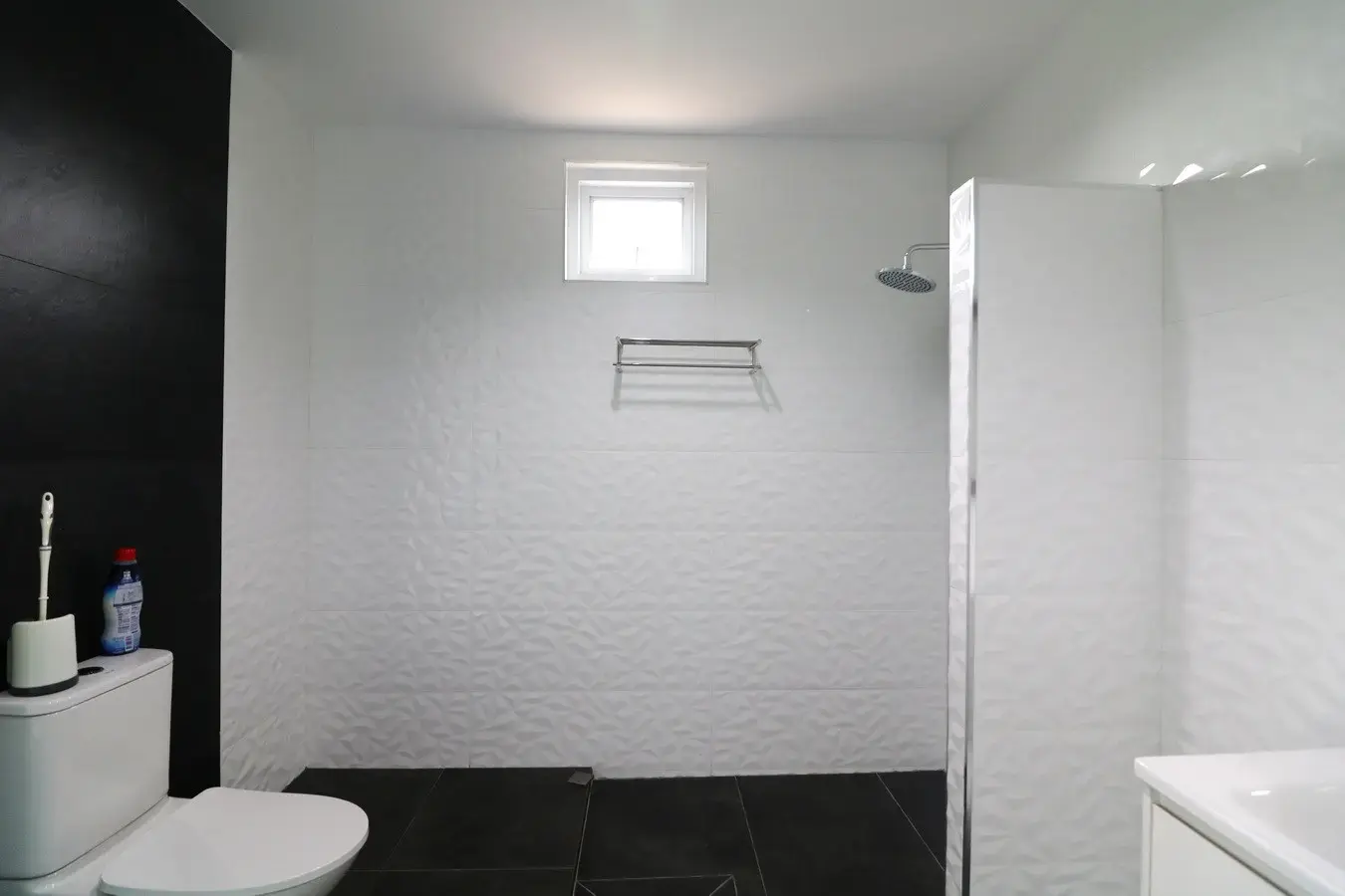 A Majestic 2.5 Storey Home For Sale Set Upon 1 Rai, 1600 Sq. MT. In Mu Mon, Udon Thani, Thailand.