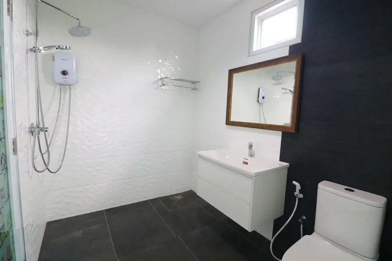 A Majestic 2.5 Storey Home For Sale Set Upon 1 Rai, 1600 Sq. MT. In Mu Mon, Udon Thani, Thailand.