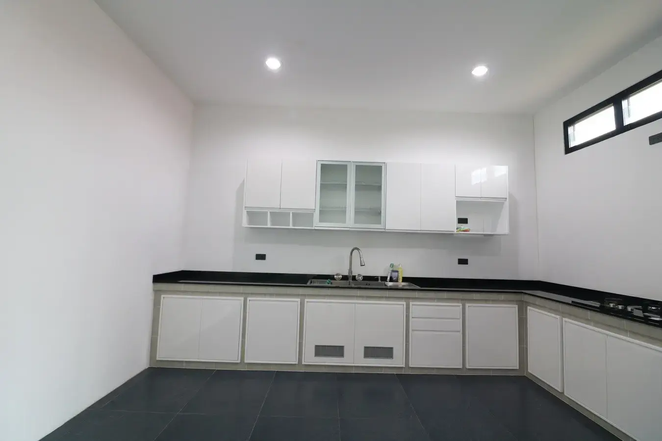 A Majestic 2.5 Storey Home For Sale Set Upon 1 Rai, 1600 Sq. MT. In Mu Mon, Udon Thani, Thailand.