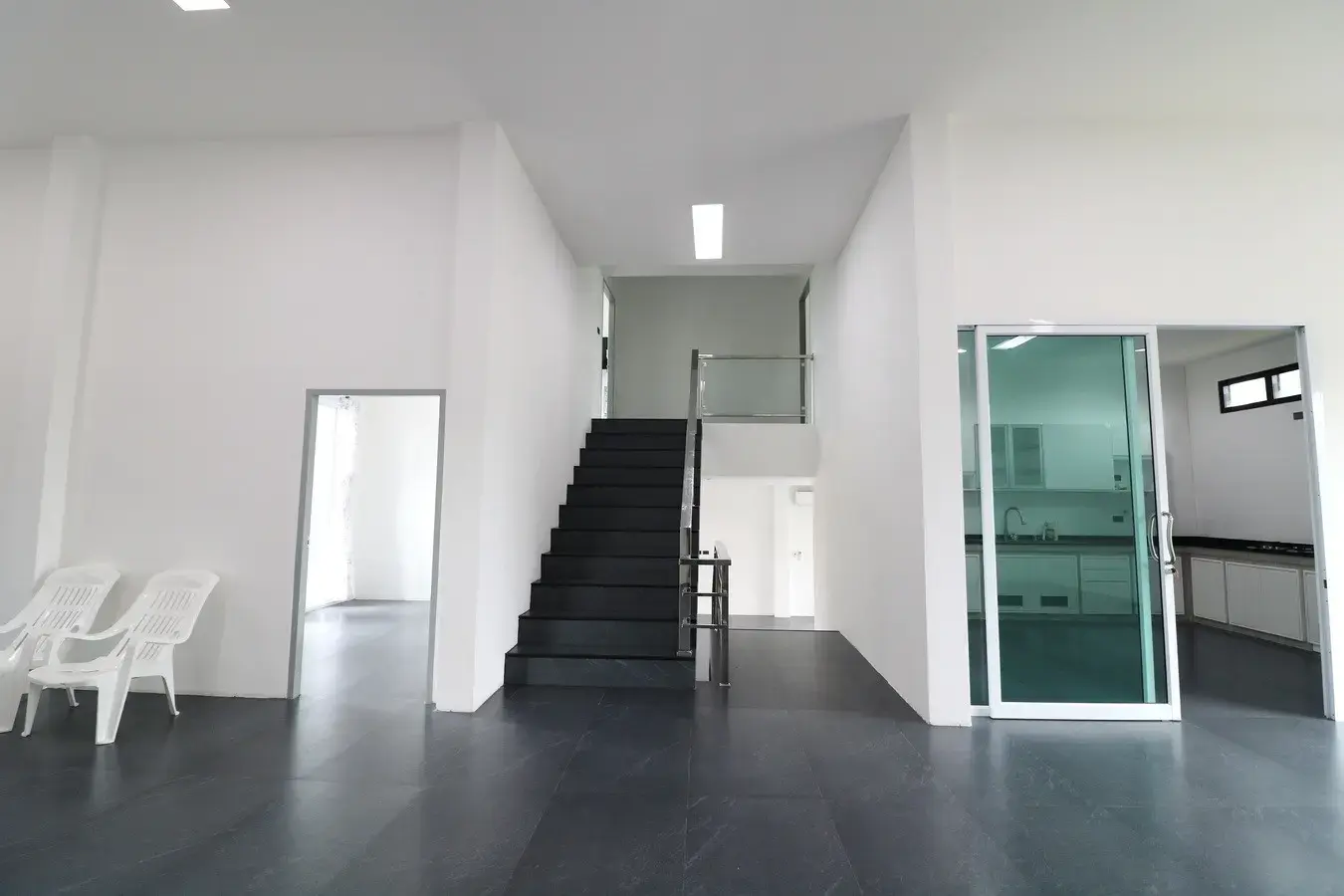 A Majestic 2.5 Storey Home For Sale Set Upon 1 Rai, 1600 Sq. MT. In Mu Mon, Udon Thani, Thailand.