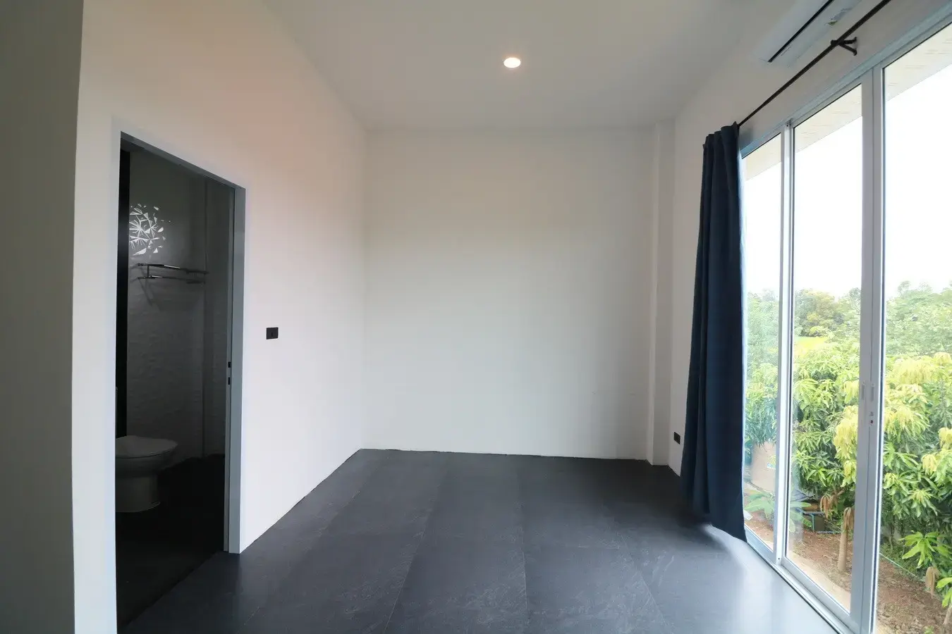 A Majestic 2.5 Storey Home For Sale Set Upon 1 Rai, 1600 Sq. MT. In Mu Mon, Udon Thani, Thailand.