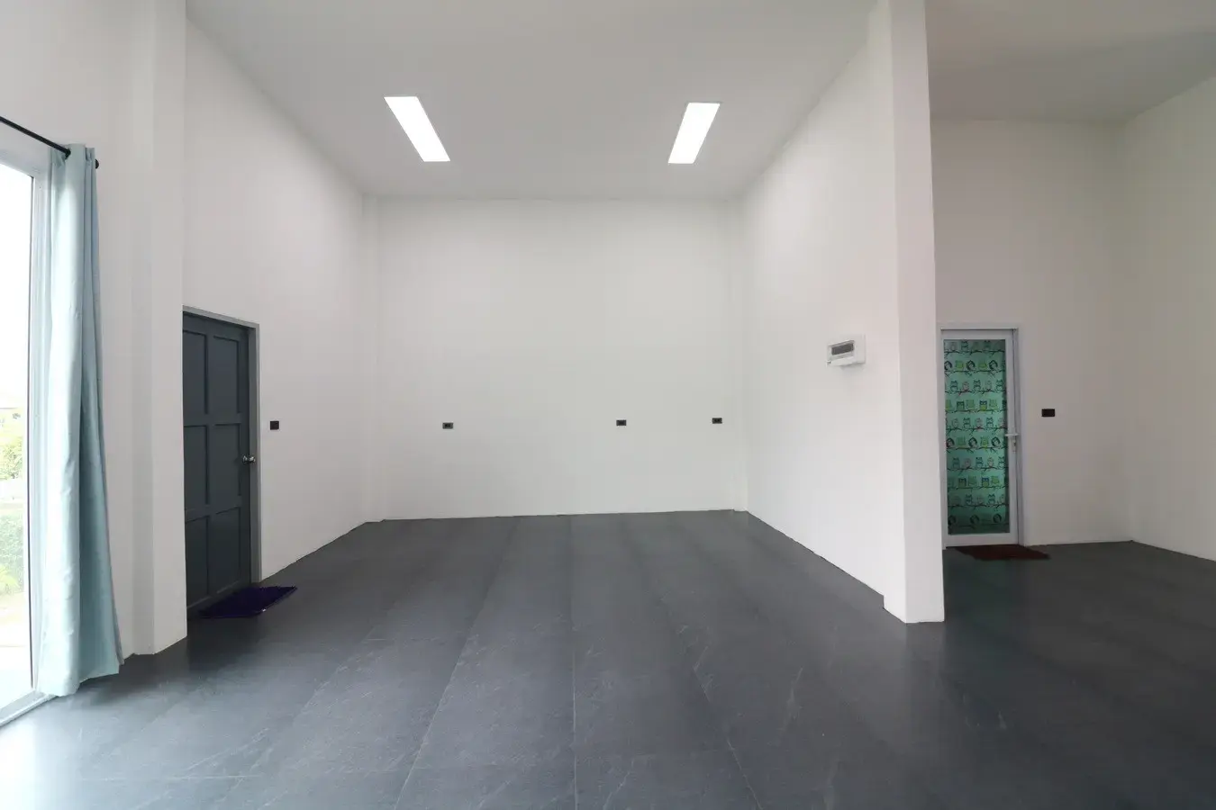 A Majestic 2.5 Storey Home For Sale Set Upon 1 Rai, 1600 Sq. MT. In Mu Mon, Udon Thani, Thailand.