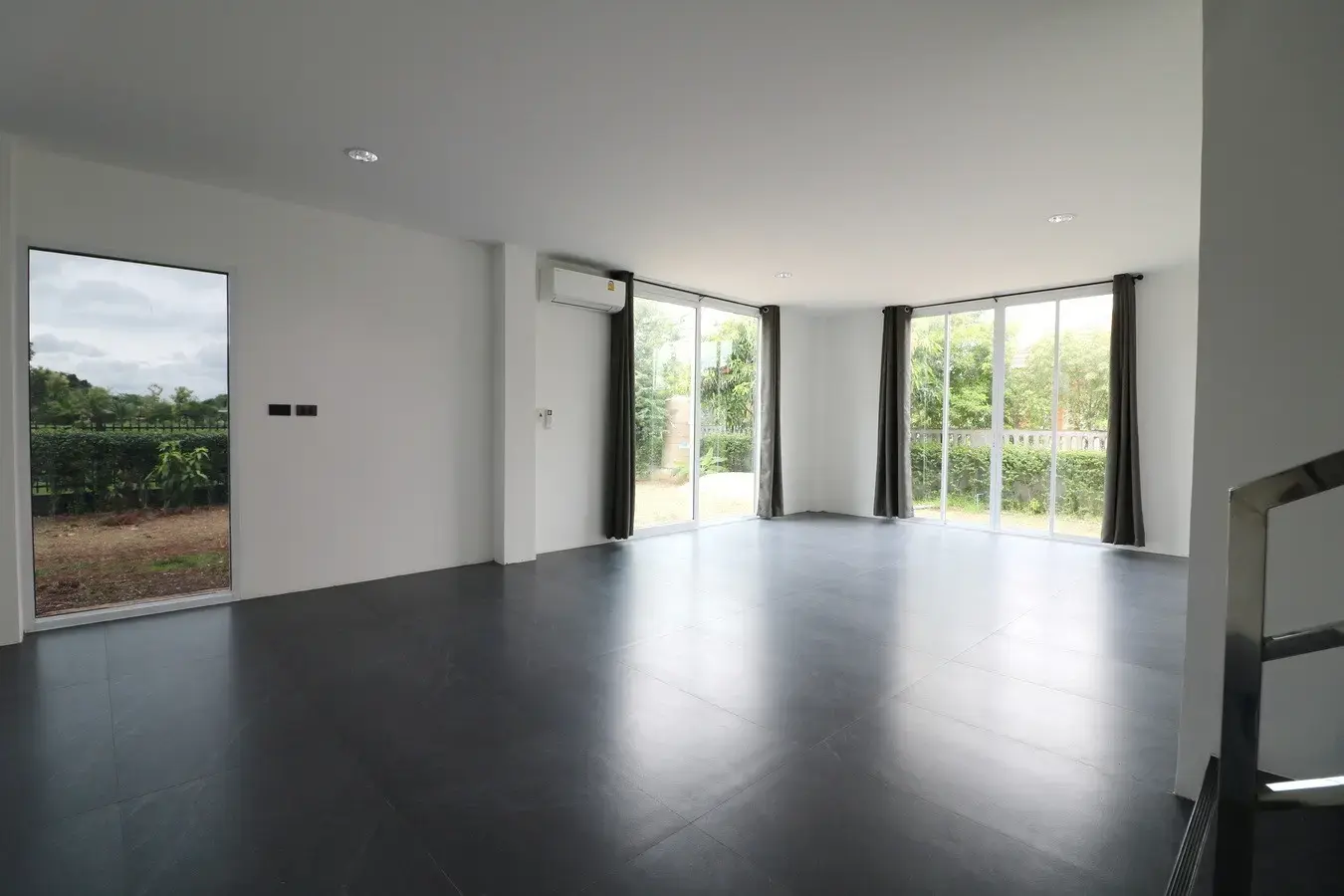 A Majestic 2.5 Storey Home For Sale Set Upon 1 Rai, 1600 Sq. MT. In Mu Mon, Udon Thani, Thailand.