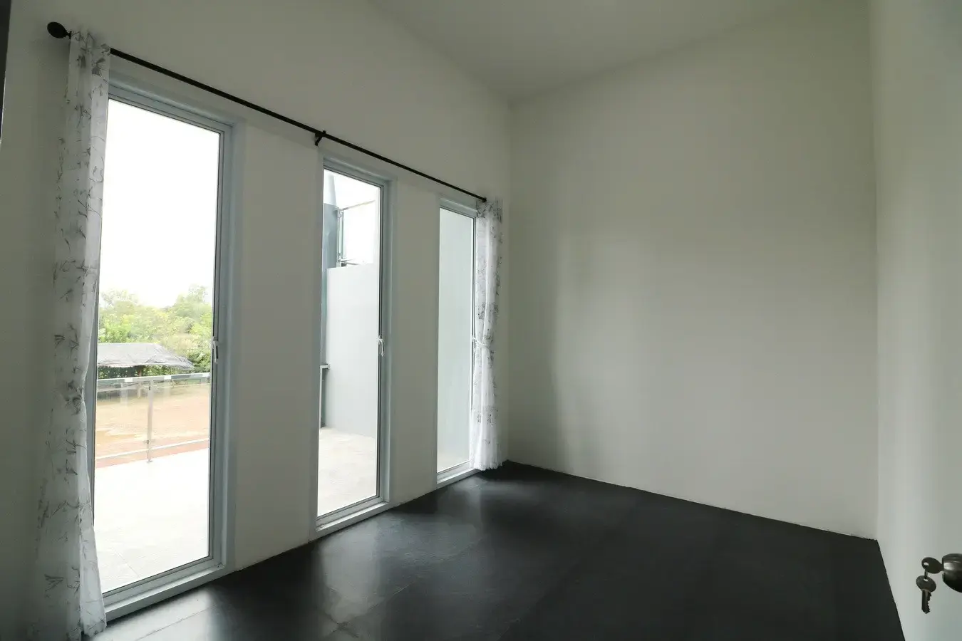 A Majestic 2.5 Storey Home For Sale Set Upon 1 Rai, 1600 Sq. MT. In Mu Mon, Udon Thani, Thailand.