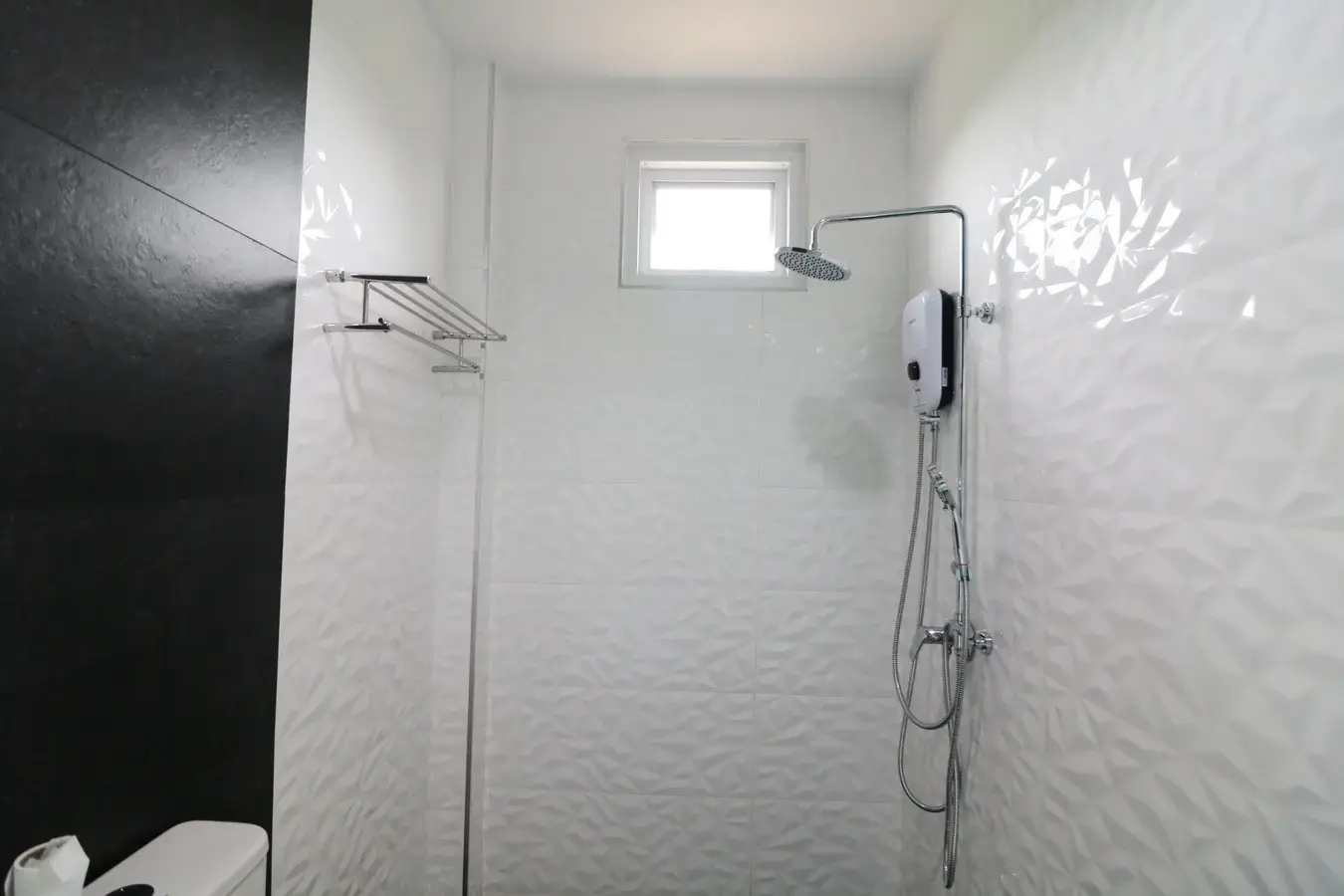 A Majestic 2.5 Storey Home For Sale Set Upon 1 Rai, 1600 Sq. MT. In Mu Mon, Udon Thani, Thailand.