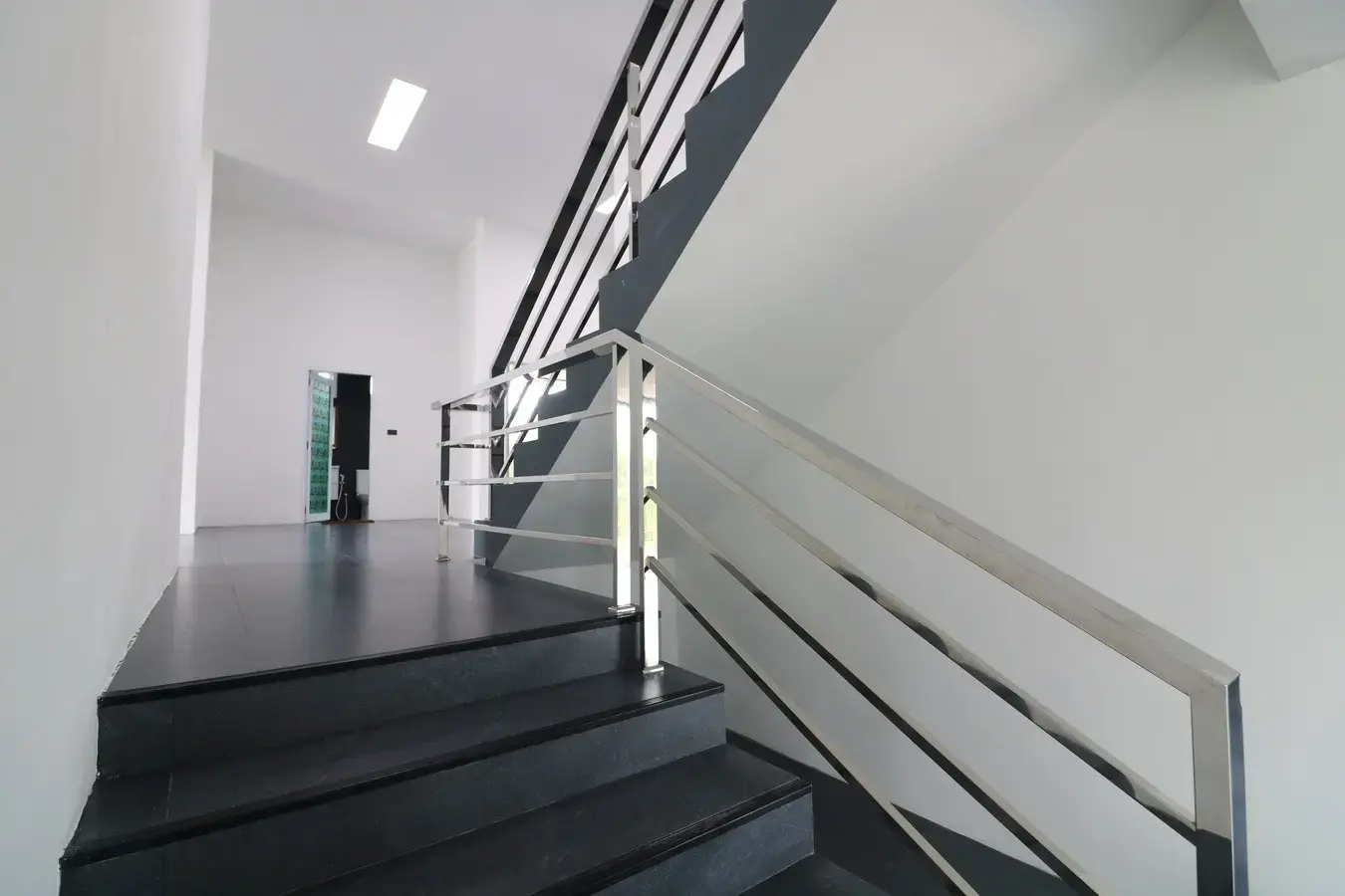 A Majestic 2.5 Storey Home For Sale Set Upon 1 Rai, 1600 Sq. MT. In Mu Mon, Udon Thani, Thailand.