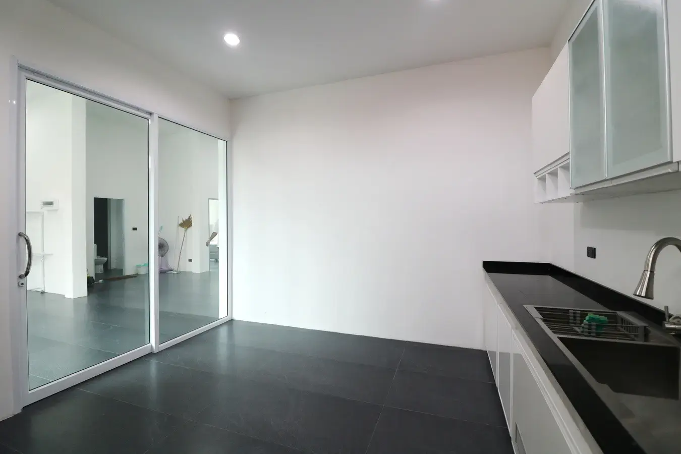 A Majestic 2.5 Storey Home For Sale Set Upon 1 Rai, 1600 Sq. MT. In Mu Mon, Udon Thani, Thailand.