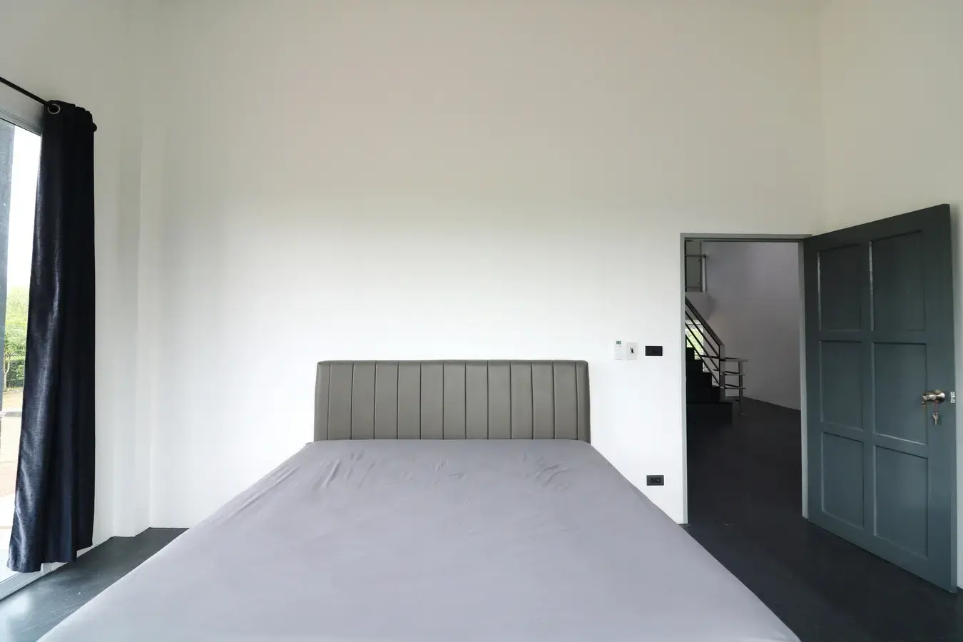 A Majestic 2.5 Storey Home For Sale Set Upon 1 Rai, 1600 Sq. MT. In Mu Mon, Udon Thani, Thailand.