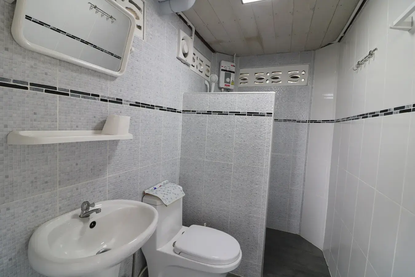 A Traditional Lanna Style 3 BRM, 3 BTH Home For Sale On 1 Rai, 25 Talang Wah, Khon San, Chaiyaphum, Thailand