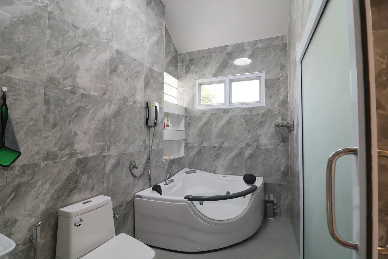 A Fantastic 3 BRM, 3 BTH, 3 Year Old Home For Sale In Mu Mon, Udon Thani, Thailand