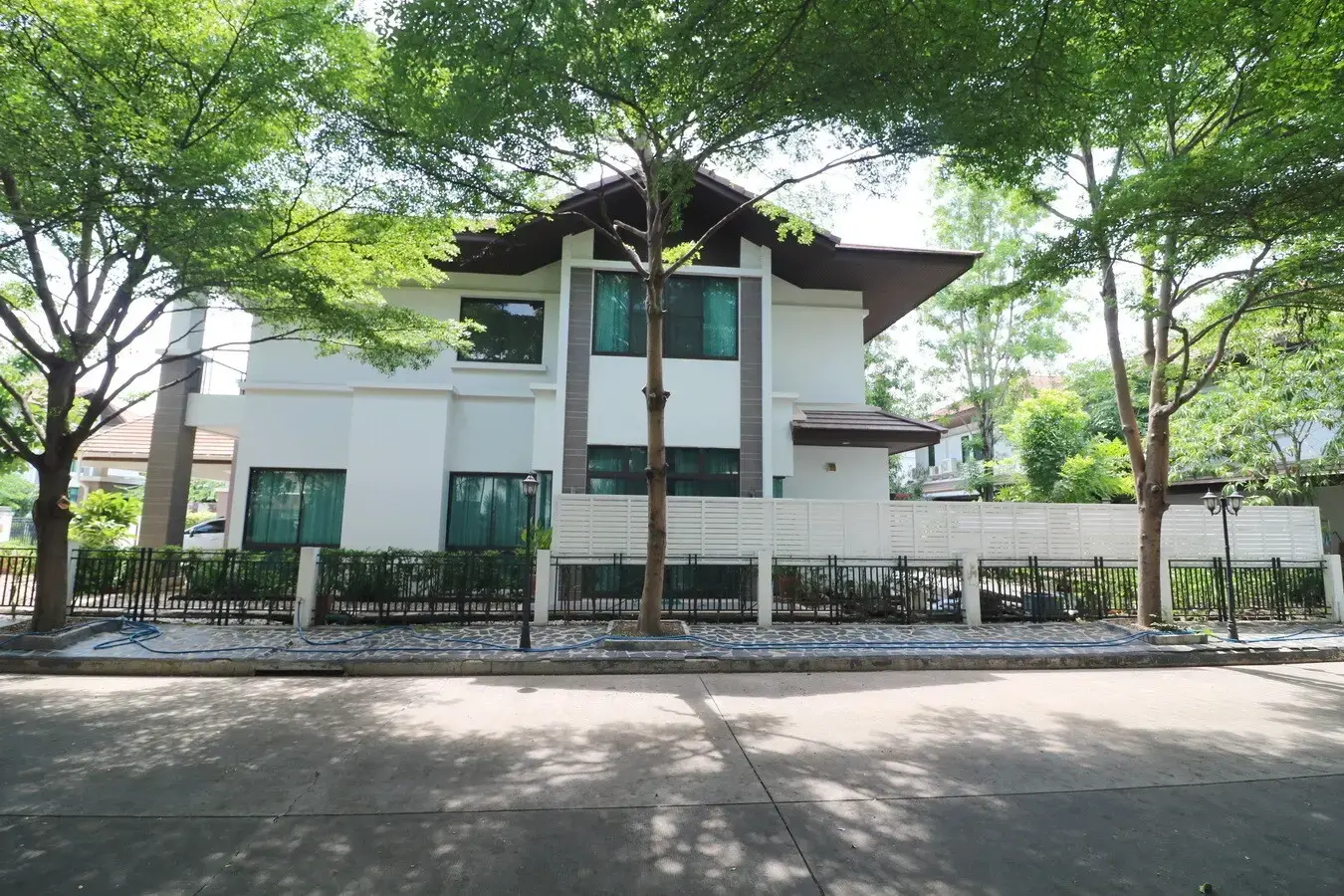 3 BRM, 3 BATH, 2-Level Home For Sale In The Elite Estate Of Le Cellini, Udon Thani, Thailand