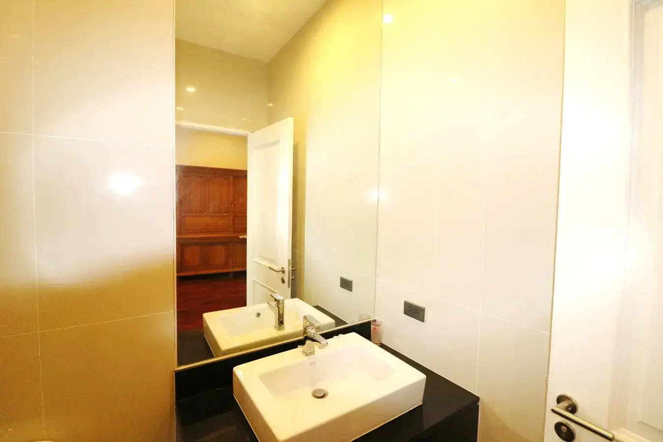 3 BRM, 3 BATH, 2-Level Home For Sale In The Elite Estate Of Le Cellini, Udon Thani, Thailand