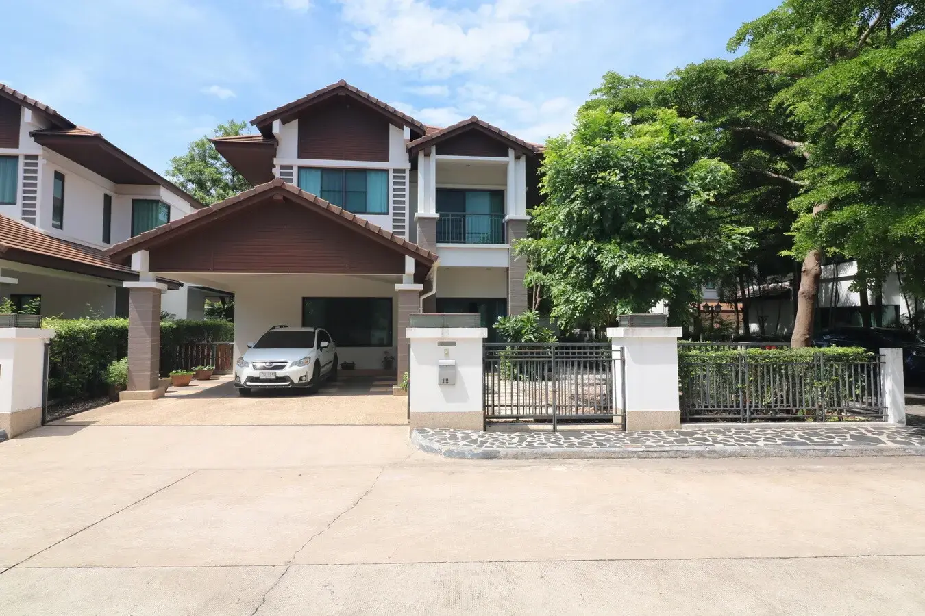 3 BRM, 3 BATH, 2-Level Home For Sale In The Elite Estate Of Le Cellini, Udon Thani, Thailand