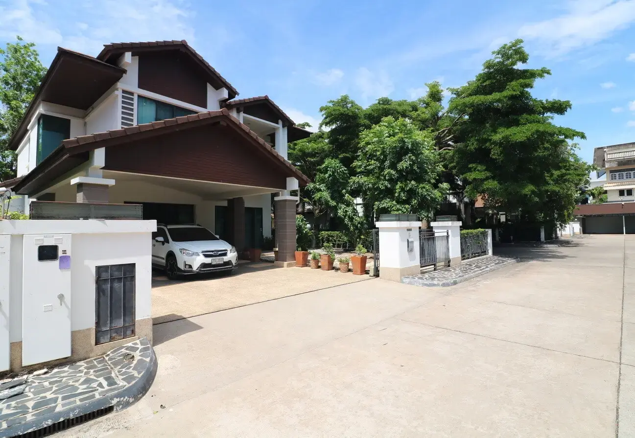 3 BRM, 3 BATH, 2-Level Home For Sale In The Elite Estate Of Le Cellini, Udon Thani, Thailand