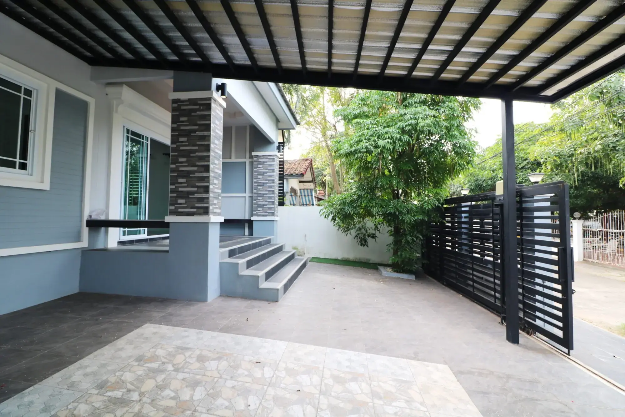 A Near New 3 Bedroom, 2 Bathroom Home For Sale In Mak Khaeng, Udon Thani, Thailand.