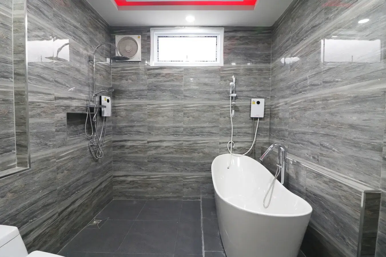 A Near New 3 Bedroom, 2 Bathroom Home For Sale In Mak Khaeng, Udon Thani, Thailand.