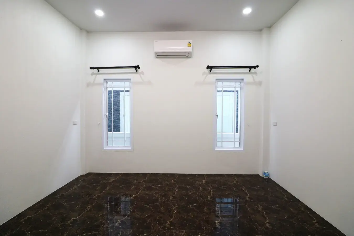 A Near New 3 Bedroom, 2 Bathroom Home For Sale In Mak Khaeng, Udon Thani, Thailand.